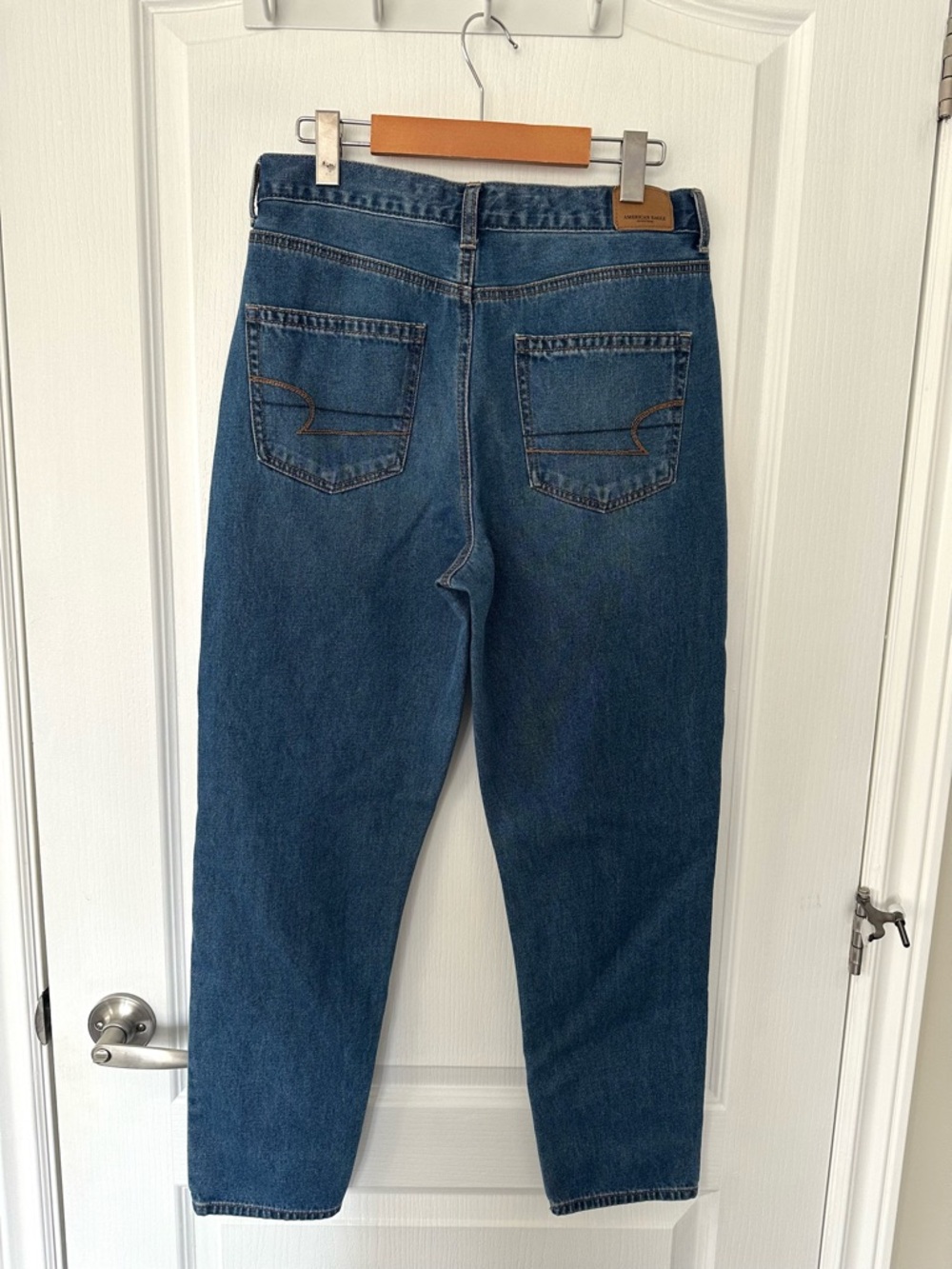 American Eagle Mom Jean High Waist   medium Wash Relaxed Fit 90s Style Sz 10 - Picture 3 of 10